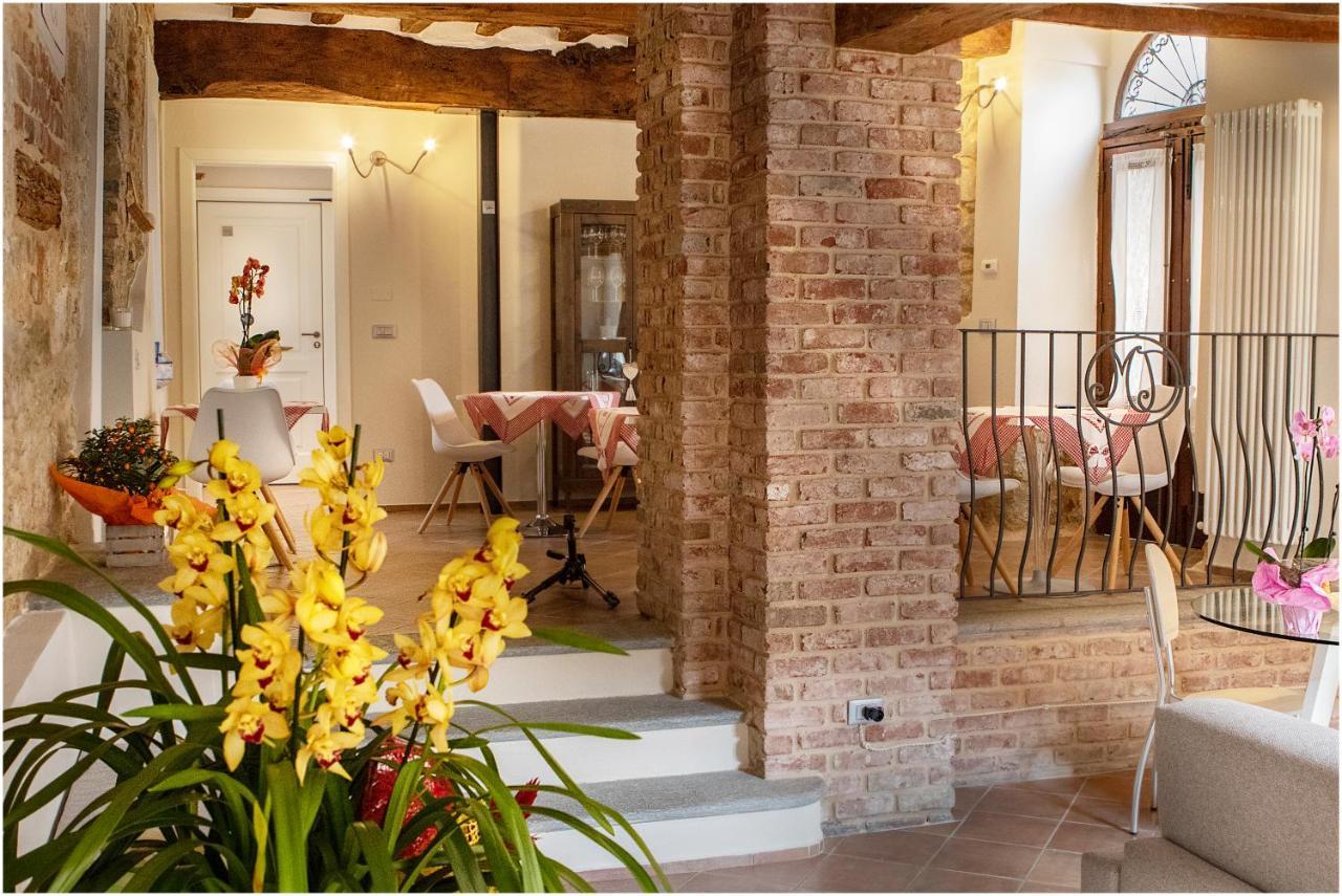 Il Giardino Sul Tetto B&B Guarene Exteriör bild