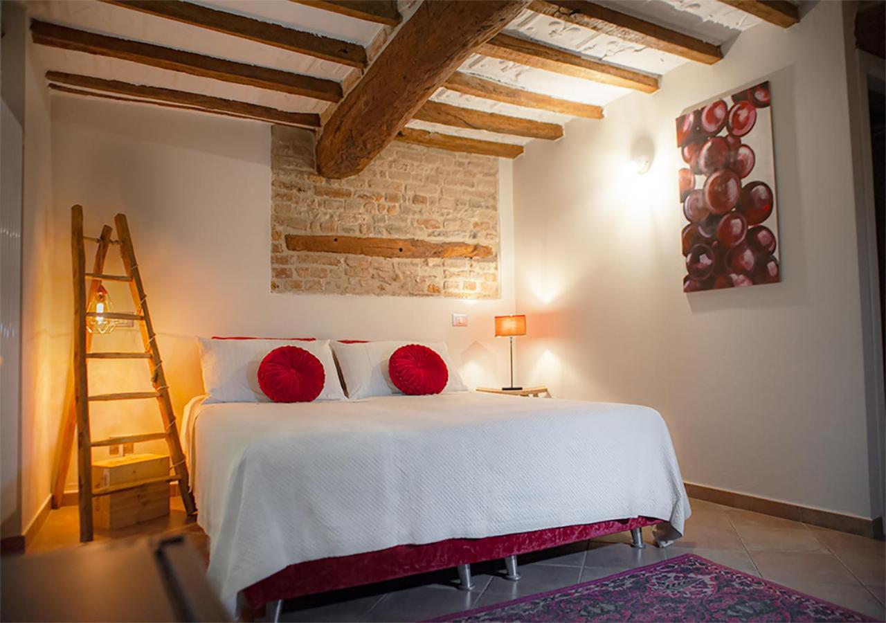 Il Giardino Sul Tetto B&B Guarene Exteriör bild