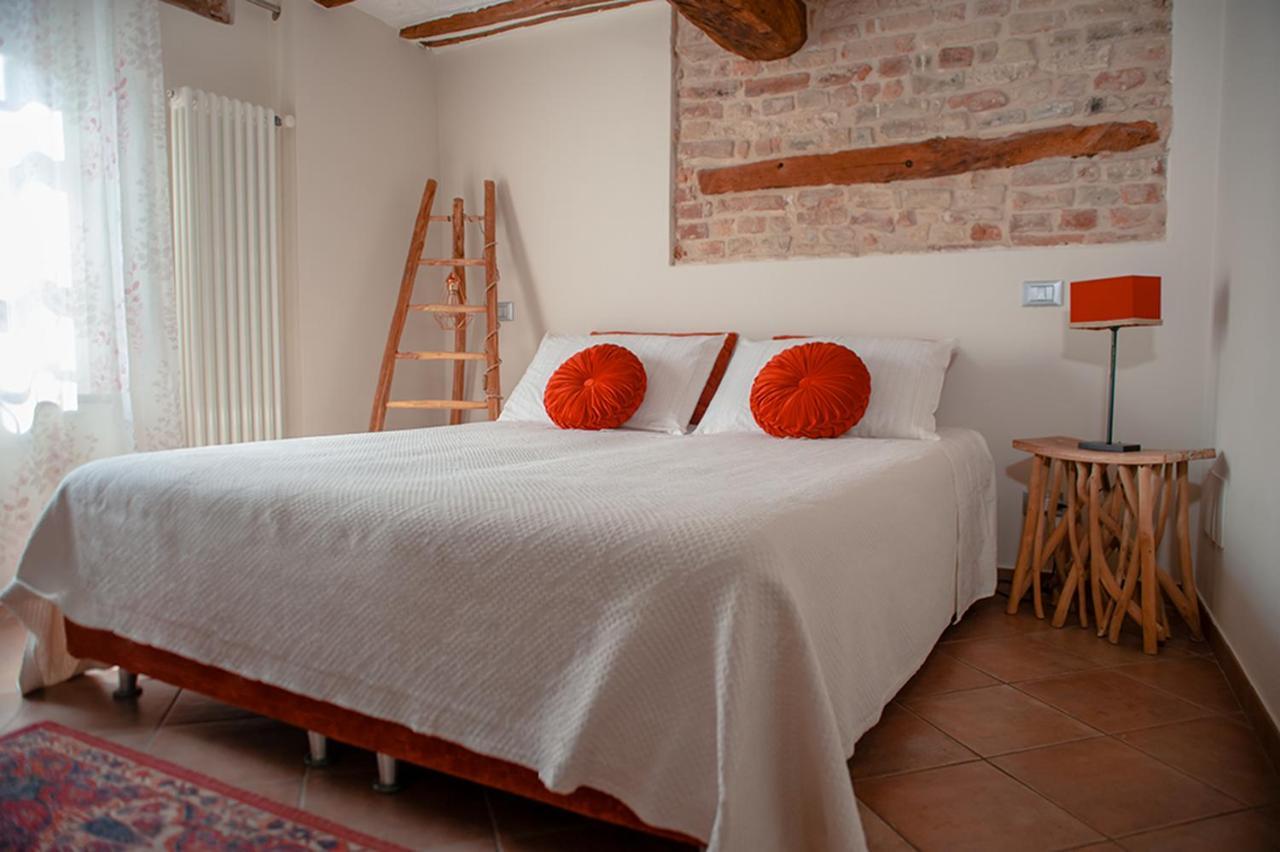 Il Giardino Sul Tetto B&B Guarene Exteriör bild