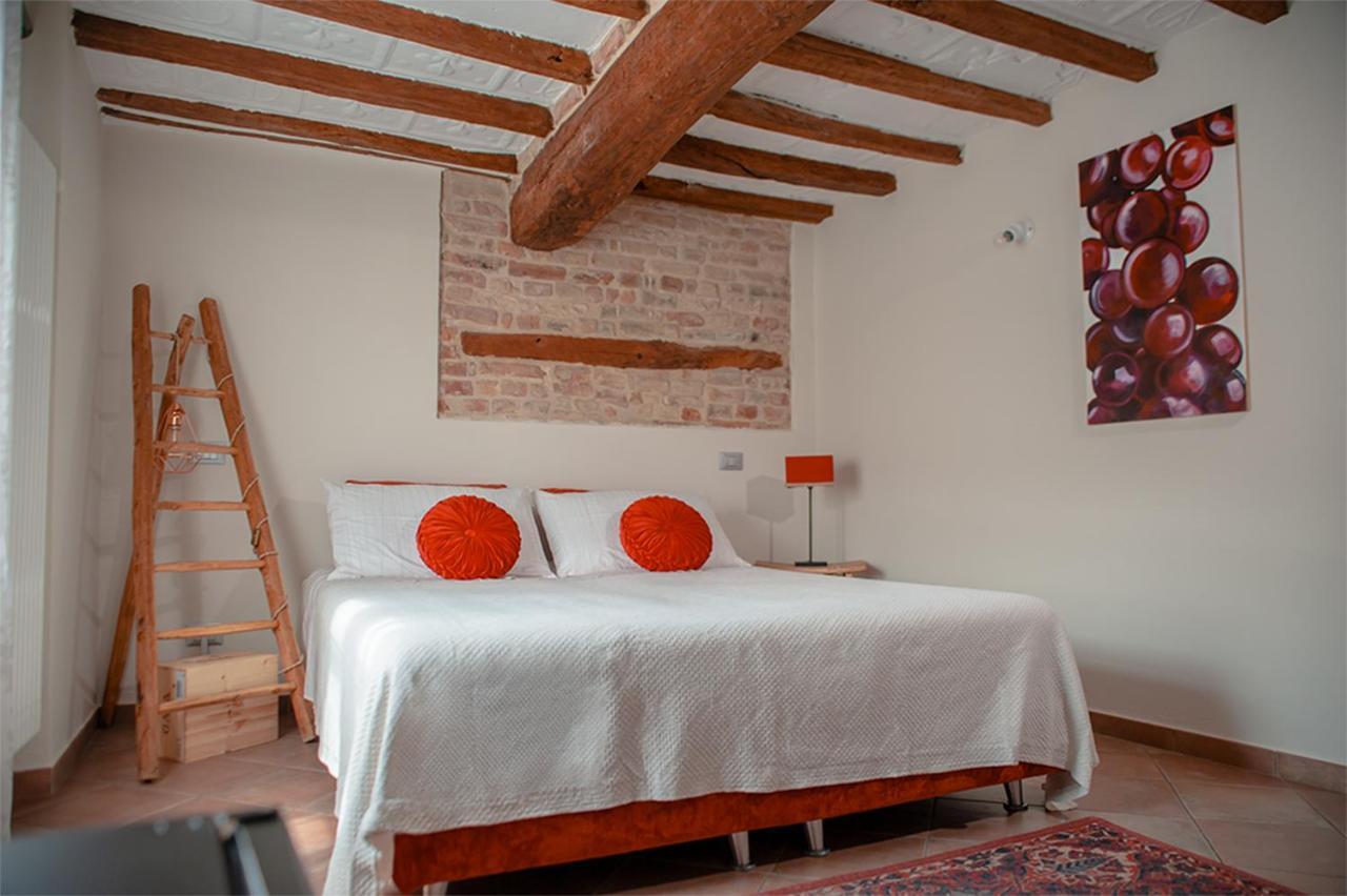 Il Giardino Sul Tetto B&B Guarene Exteriör bild