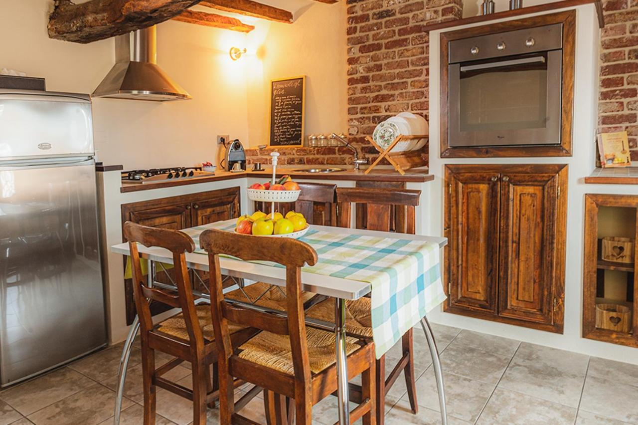 Il Giardino Sul Tetto B&B Guarene Exteriör bild